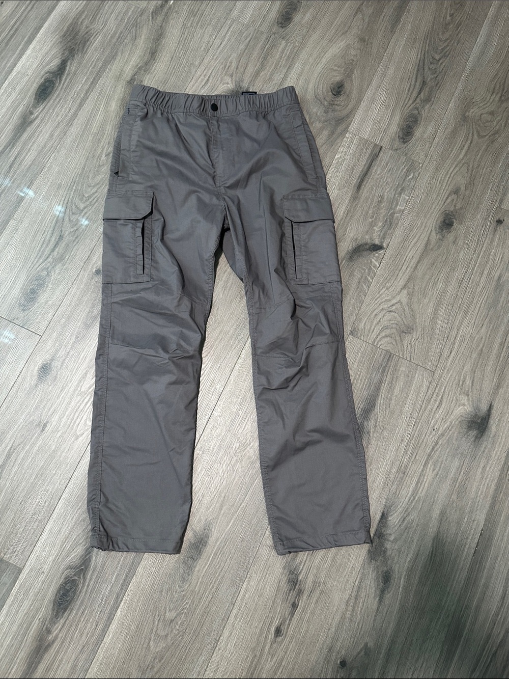 H&M Men's Cargo Pants in Gray - Utility Pocket Design